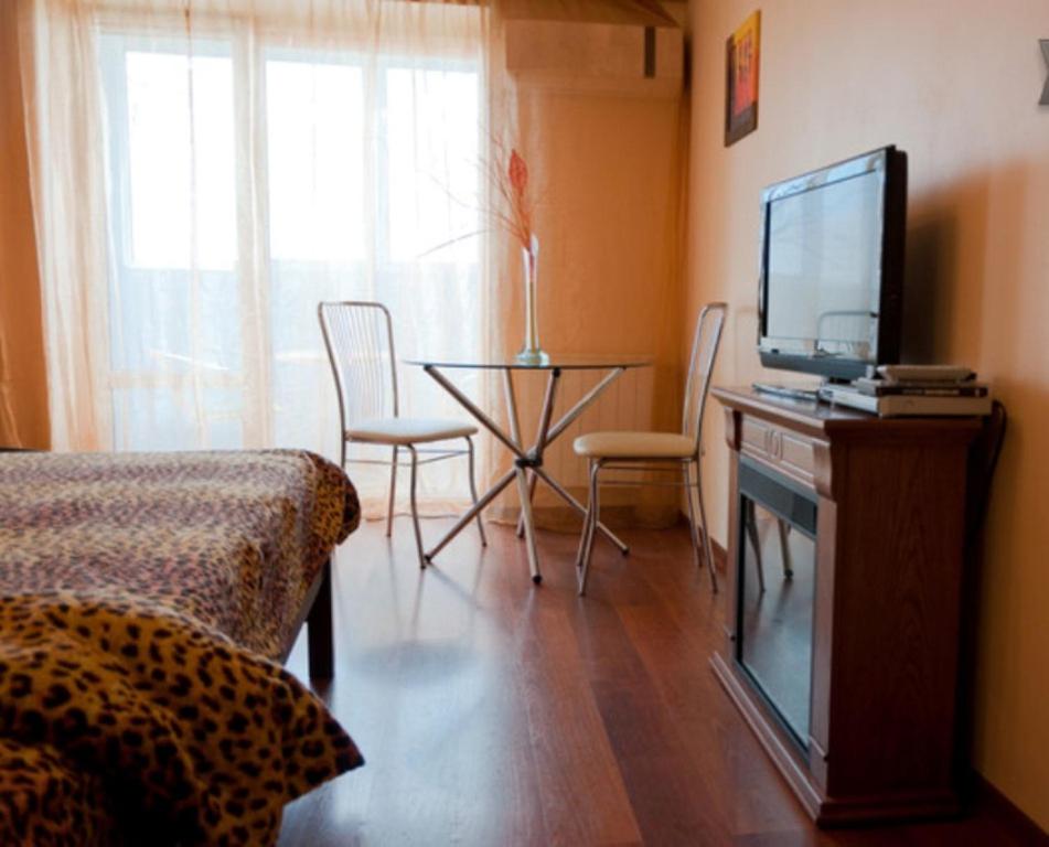 B&B Kharkiv - Modern Apartment with Panoramic View near Metro 23August - Bed and Breakfast Kharkiv