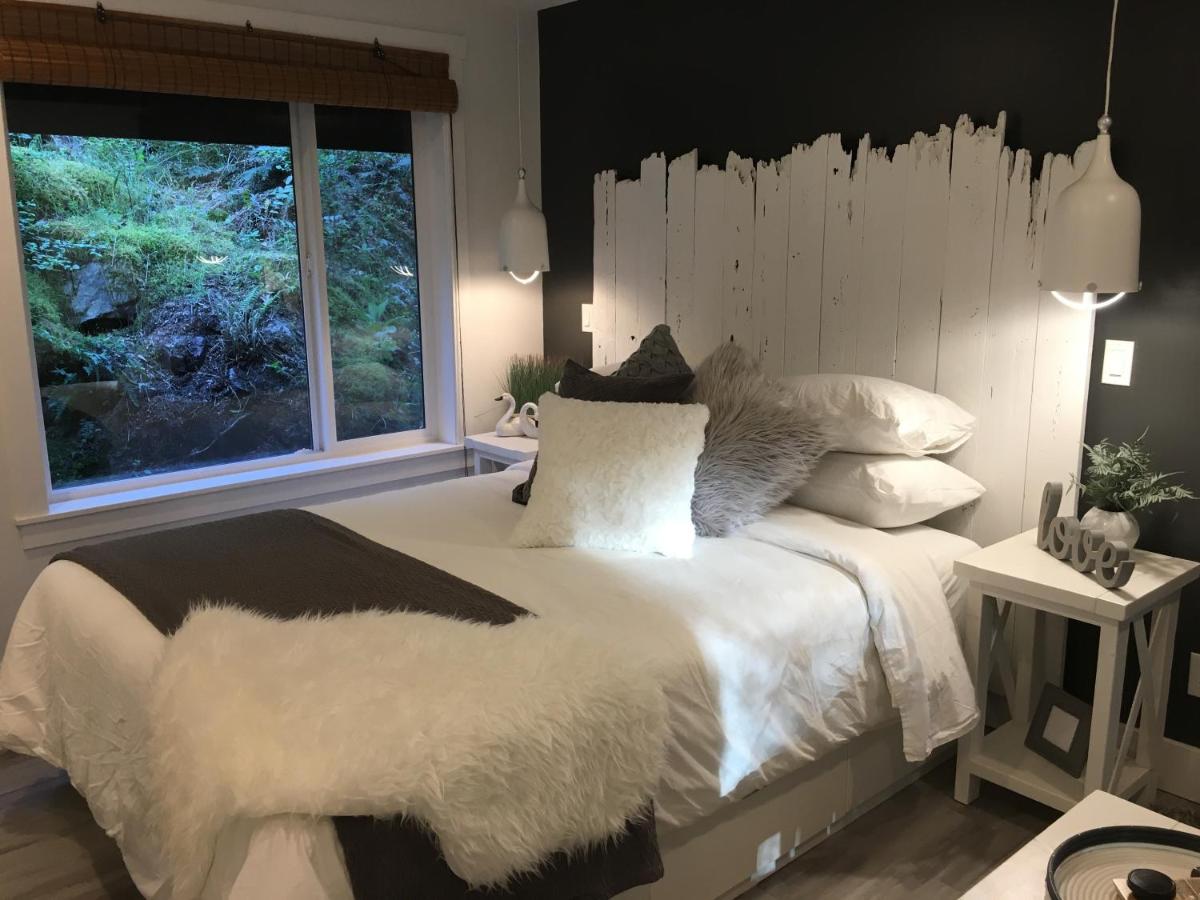 Cottage Côté Ruisseau avec Bain à Remous Privé