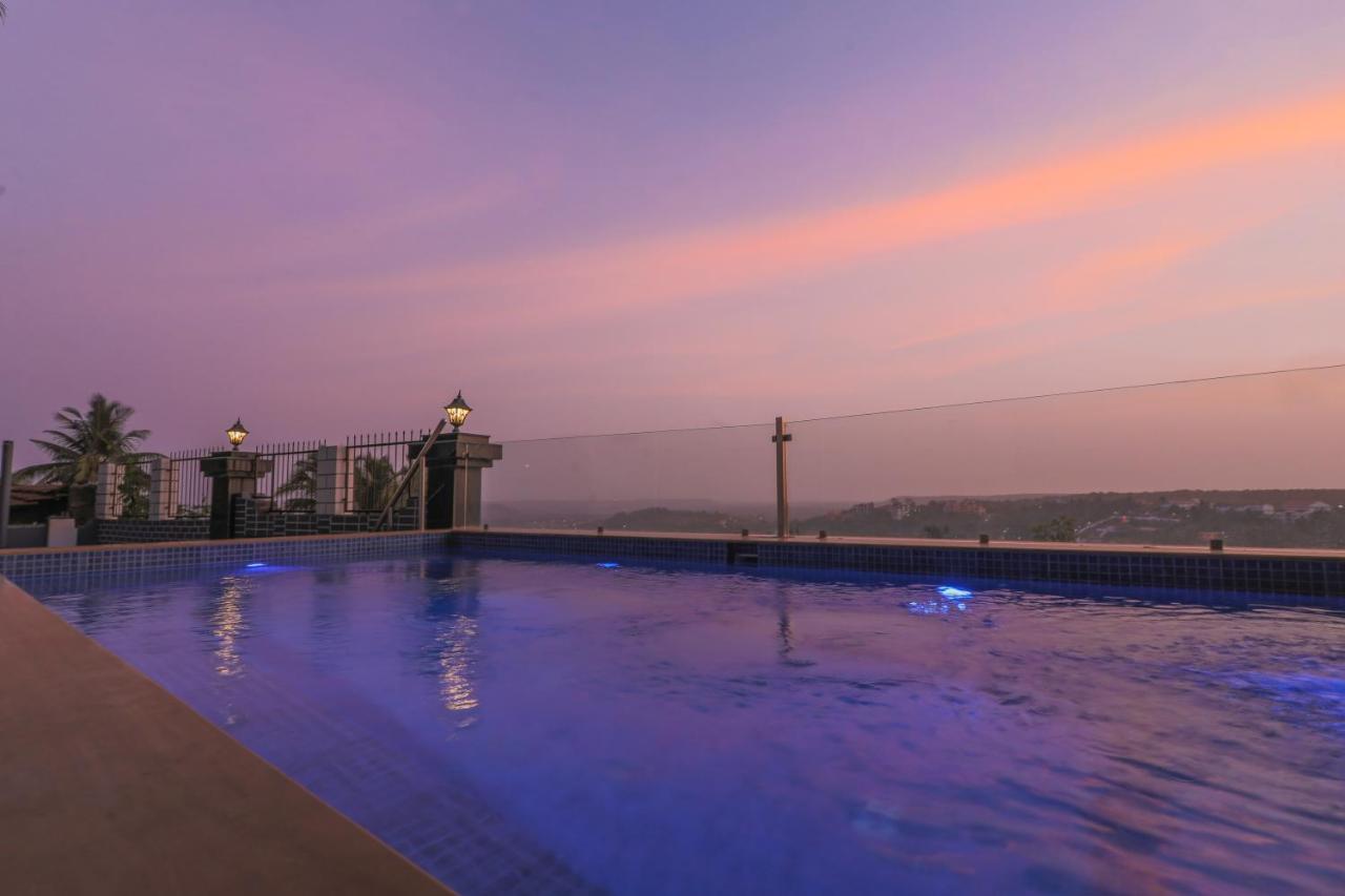 B&B Māpuca - Hill Top Luxury Villa - 3 BHK || Infinity Pool - Bed and Breakfast Māpuca