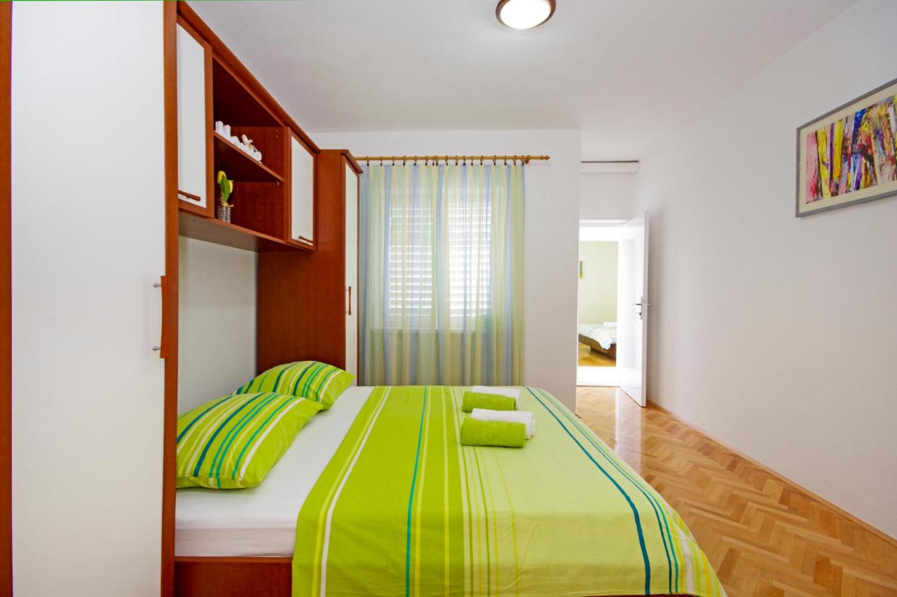 Apartment with Mountain View