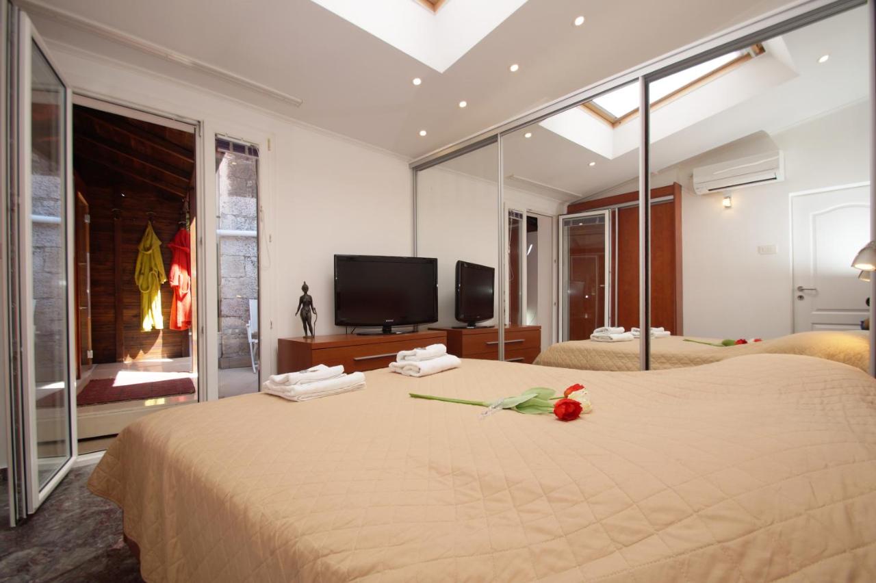 Deluxe Apartment with Terrace