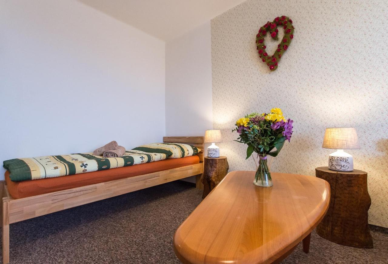 Dreibettzimmer mit Stadtblick