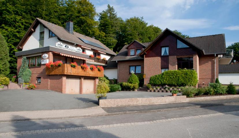 B&B Schieder-Schwalenberg - Pension Haus am Waldesrand - Bed and Breakfast Schieder-Schwalenberg