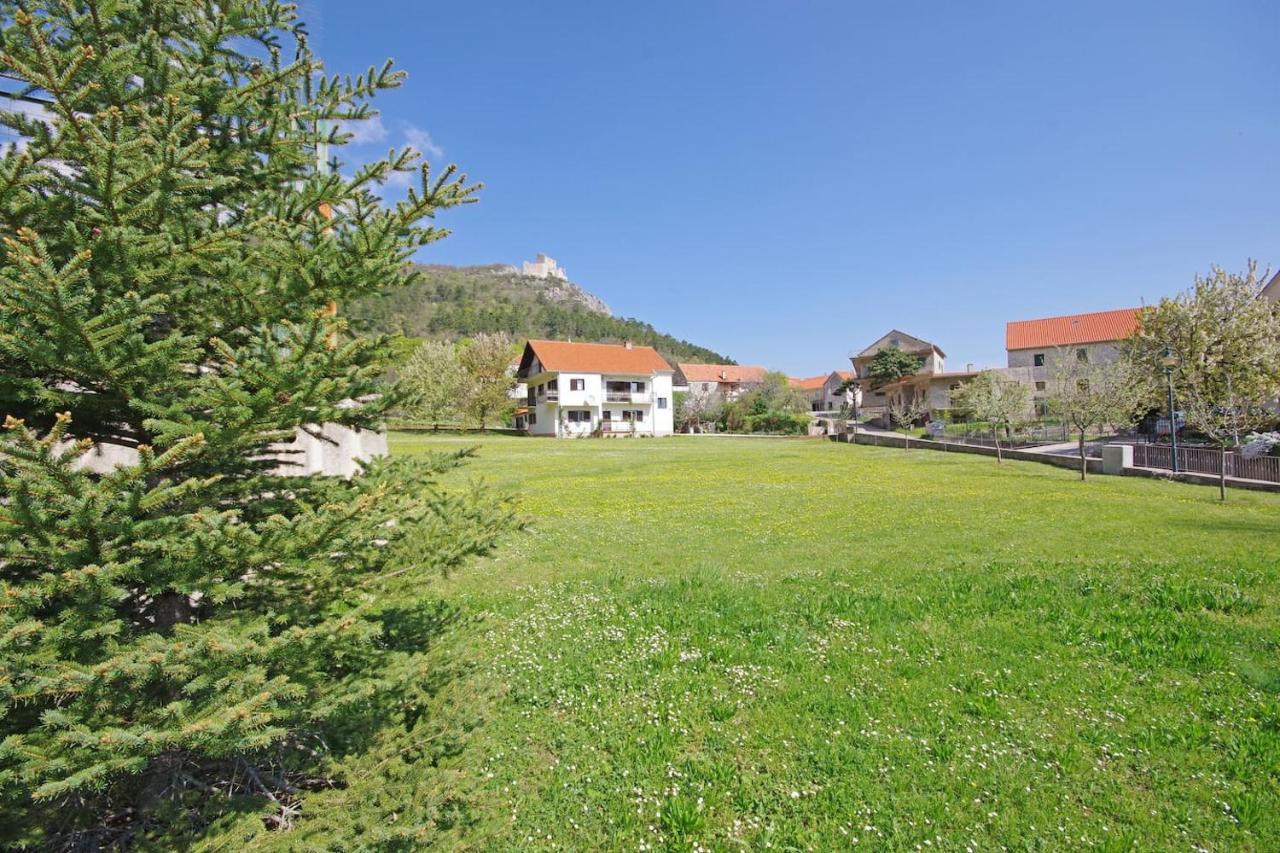 Lovely countryside Apartment Dolac - Valley, Vrlika - B&B
