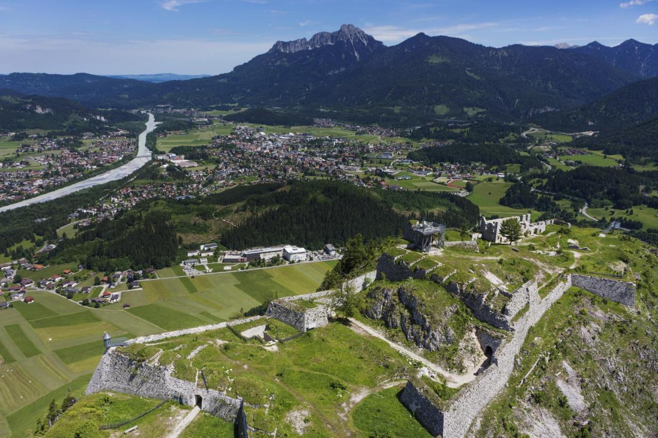 Blick auf Ehrenberg - B&B