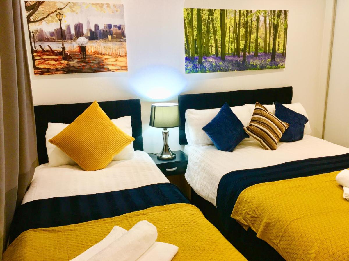 2 Bedrooms Modern Apartment, Lounge, Full Kitchen, Balcony, 5 minutes Stratford Station - B&B