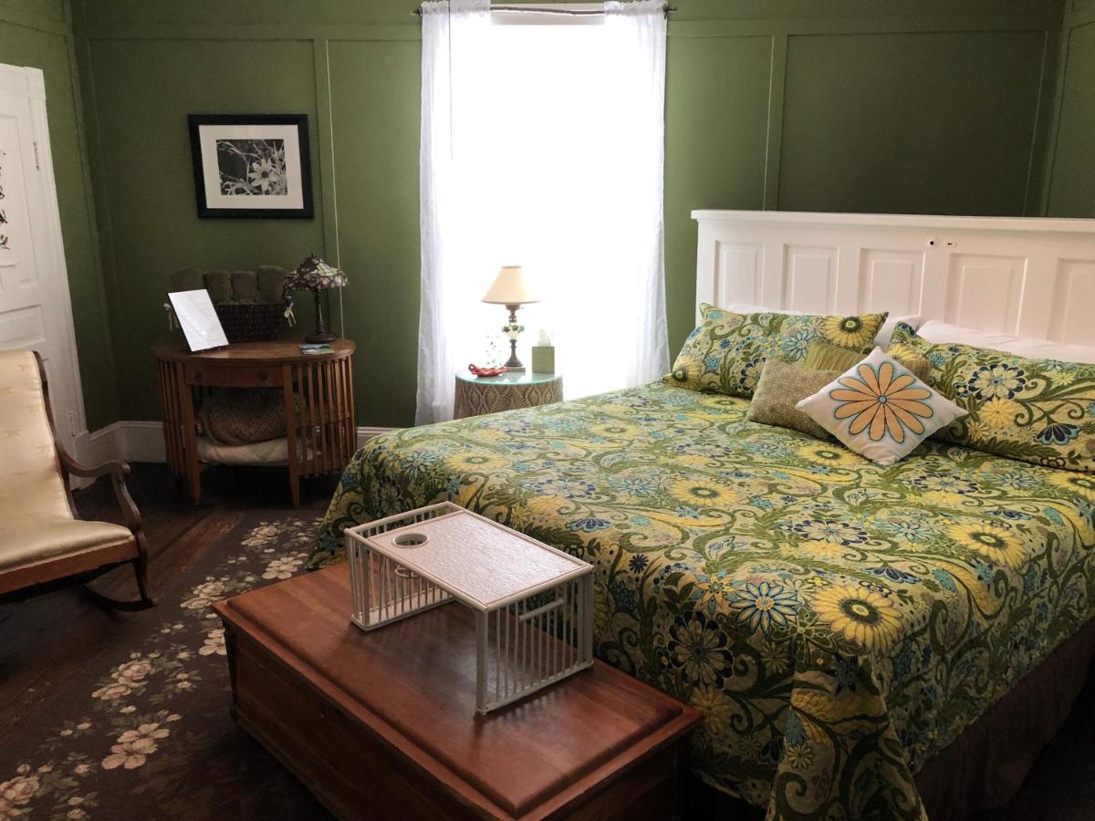 King Room with Shared Bathroom