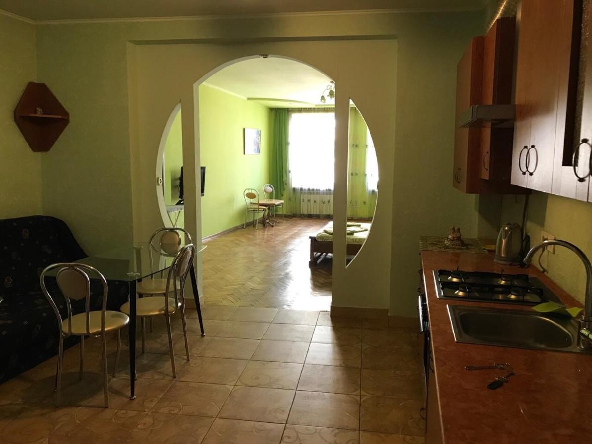 Svobody, Apartments near the Opera - B&B