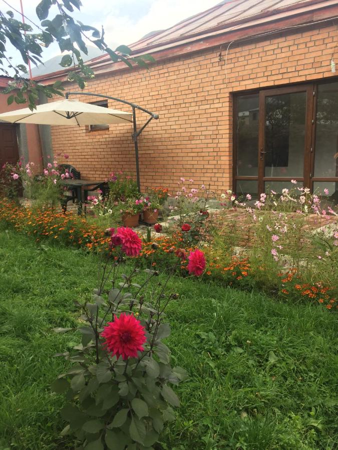 Story Guesthouse - B&B Stepantsminda