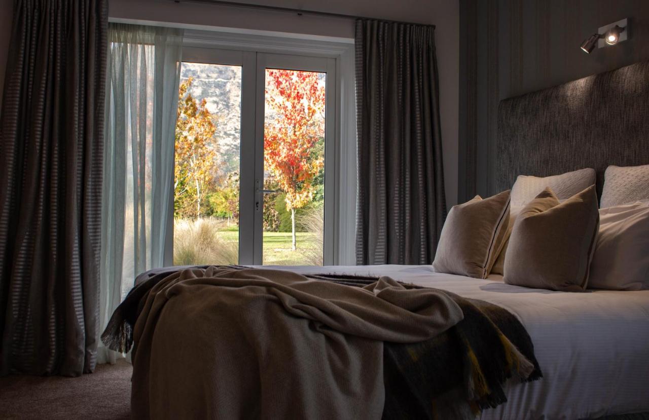 Suite with Mountain View