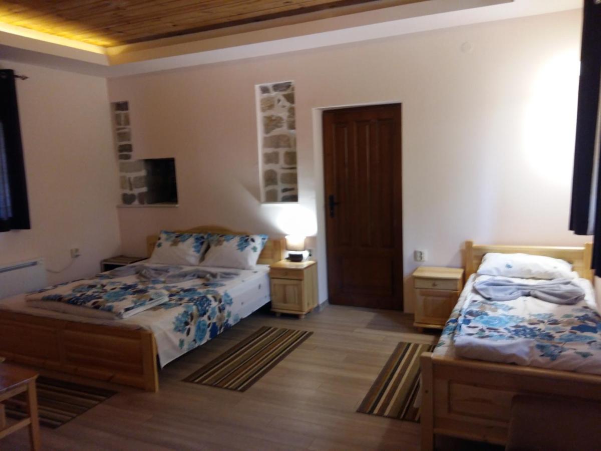 Dreibettzimmer mit eigenem Bad