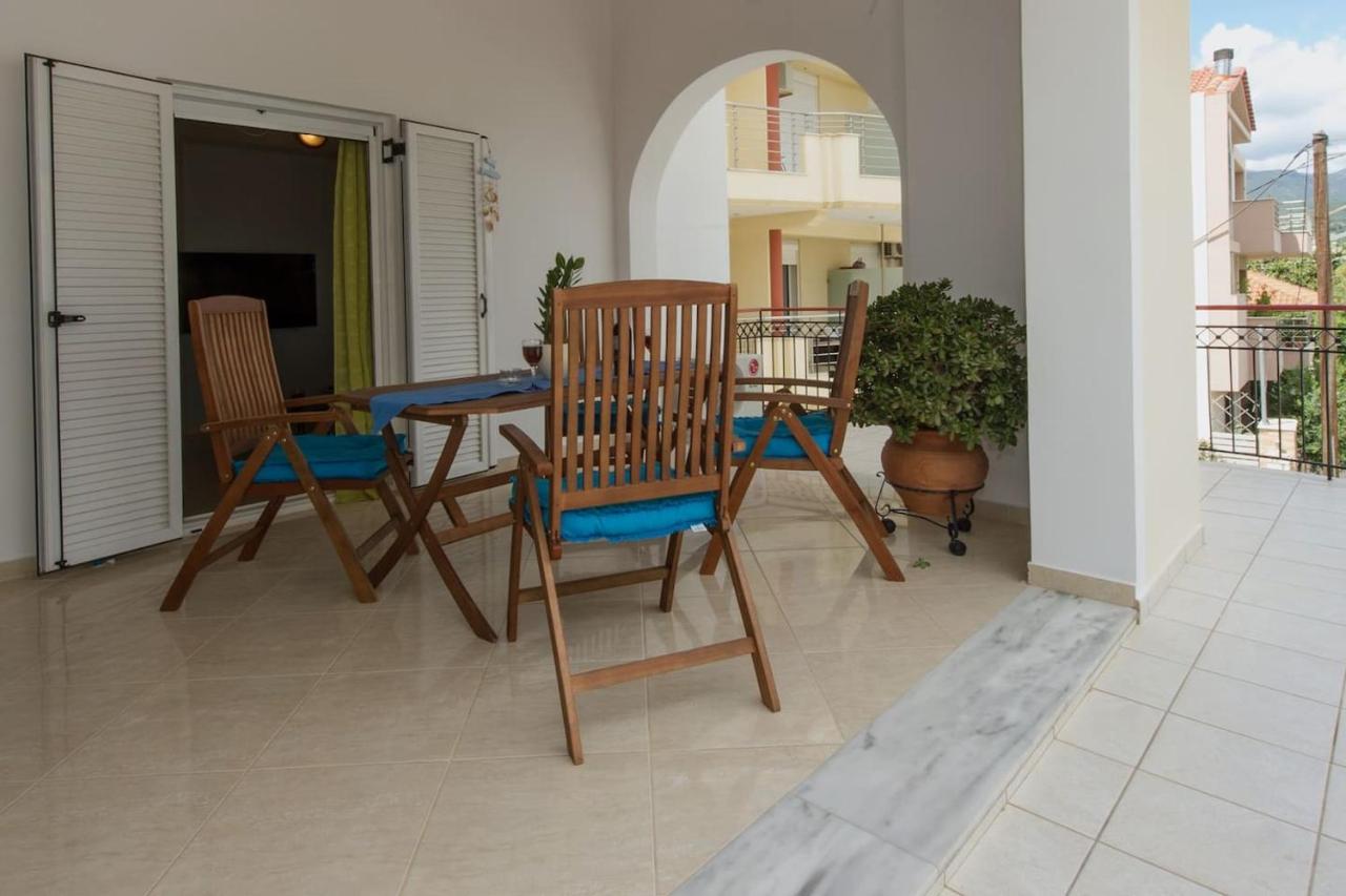 Thano's stylish flat just 150m to the beach - B&B Faraí