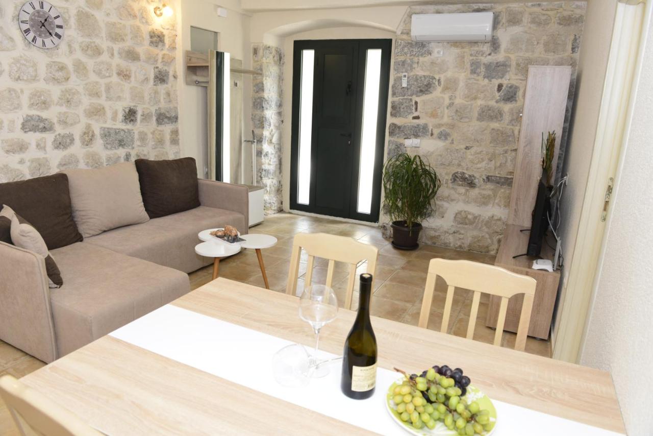 Deluxe One Bedroom Apartment