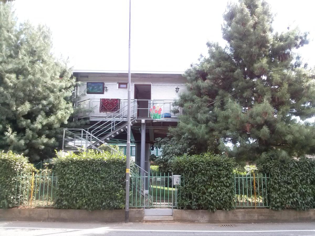 BGY Airport Guesthouse - Bed and Breakfast