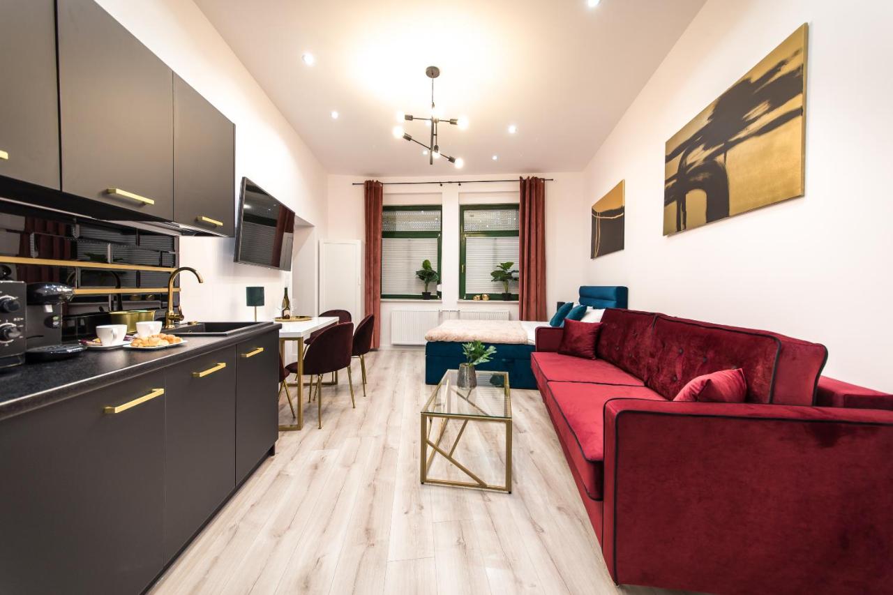 Golden Moonlight - Bed and Breakfast Zielona Góra