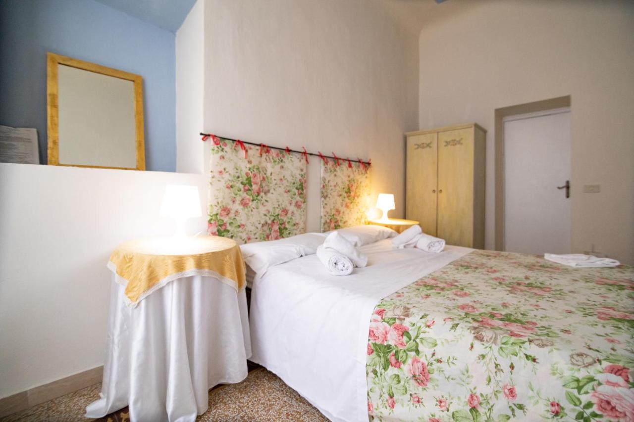 Doppel-/Zweibettzimmer mit privatem, externem Bad