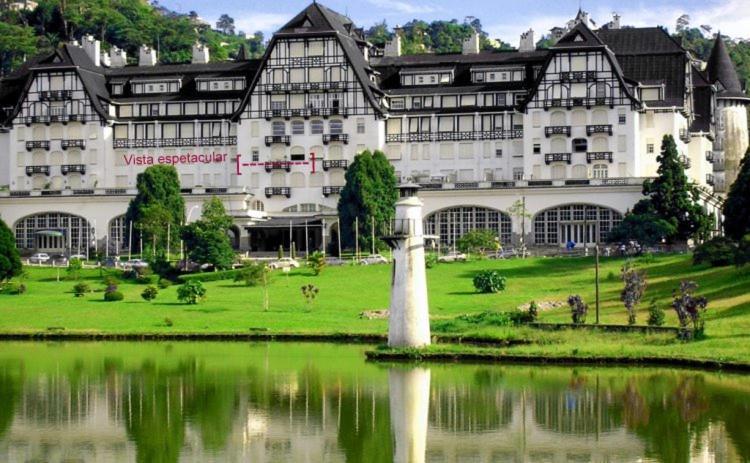Palácio Quitandinha Espetacular Apartamento com Vista para o Lago - B&B
