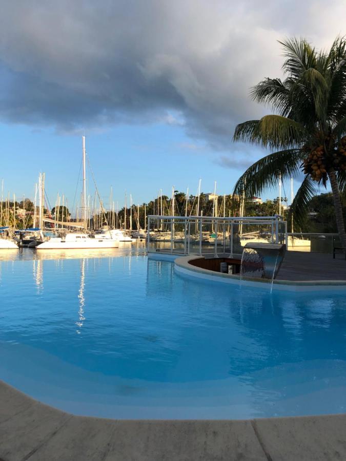 B&B Le Gosier - superbe villa au bord de la mer, piscine, ponton privé - Bed and Breakfast Le Gosier