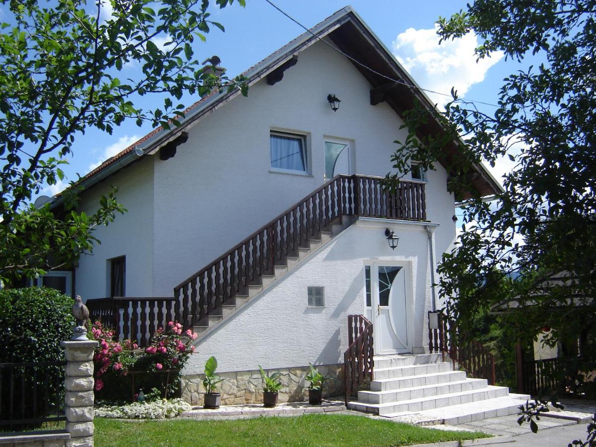 B&B Rakovica - Apartments Sanja - Bed and Breakfast Rakovica