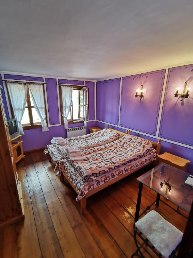 Doppel-/Zweibettzimmer mit Gemeinschaftsbad
