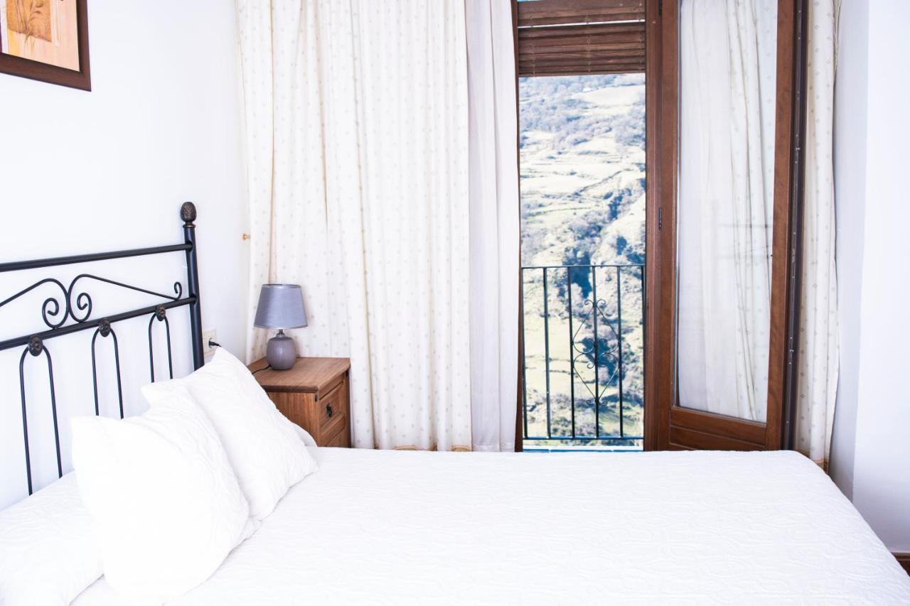 Two-Bedroom Apartment with Mountain View (4 Adults)