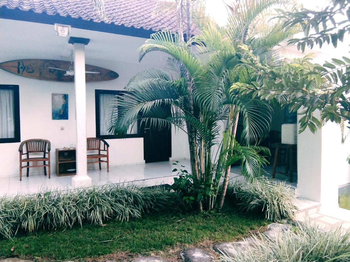 Aprilia Home Stay - B&B Canggu