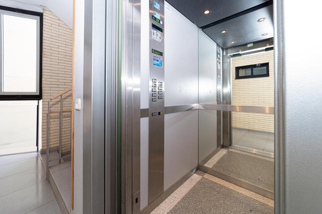 Apartamentos Plaza de España - Ferienwohnung