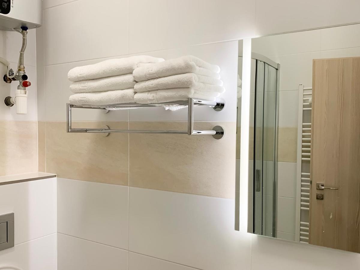 Camera Matrimoniale/Doppia con Letti Singoli con Bagno