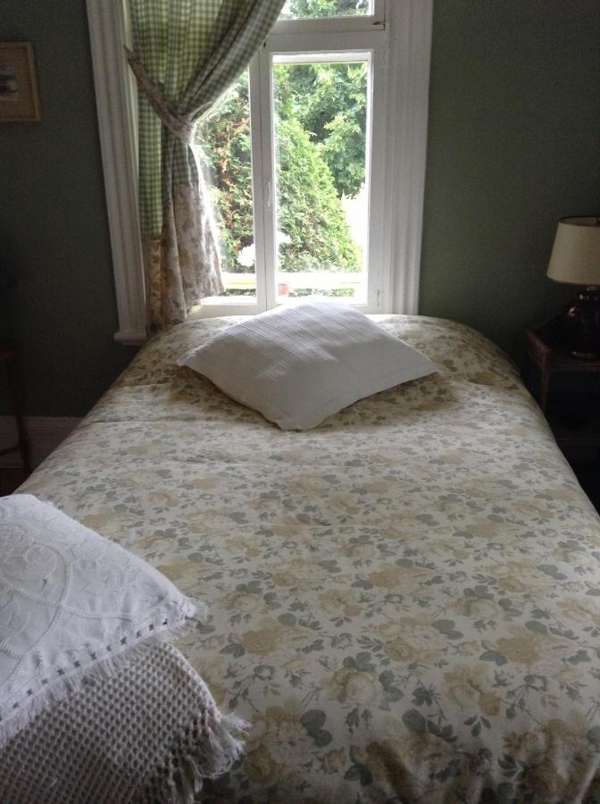 Queen Room with Private Bathroom