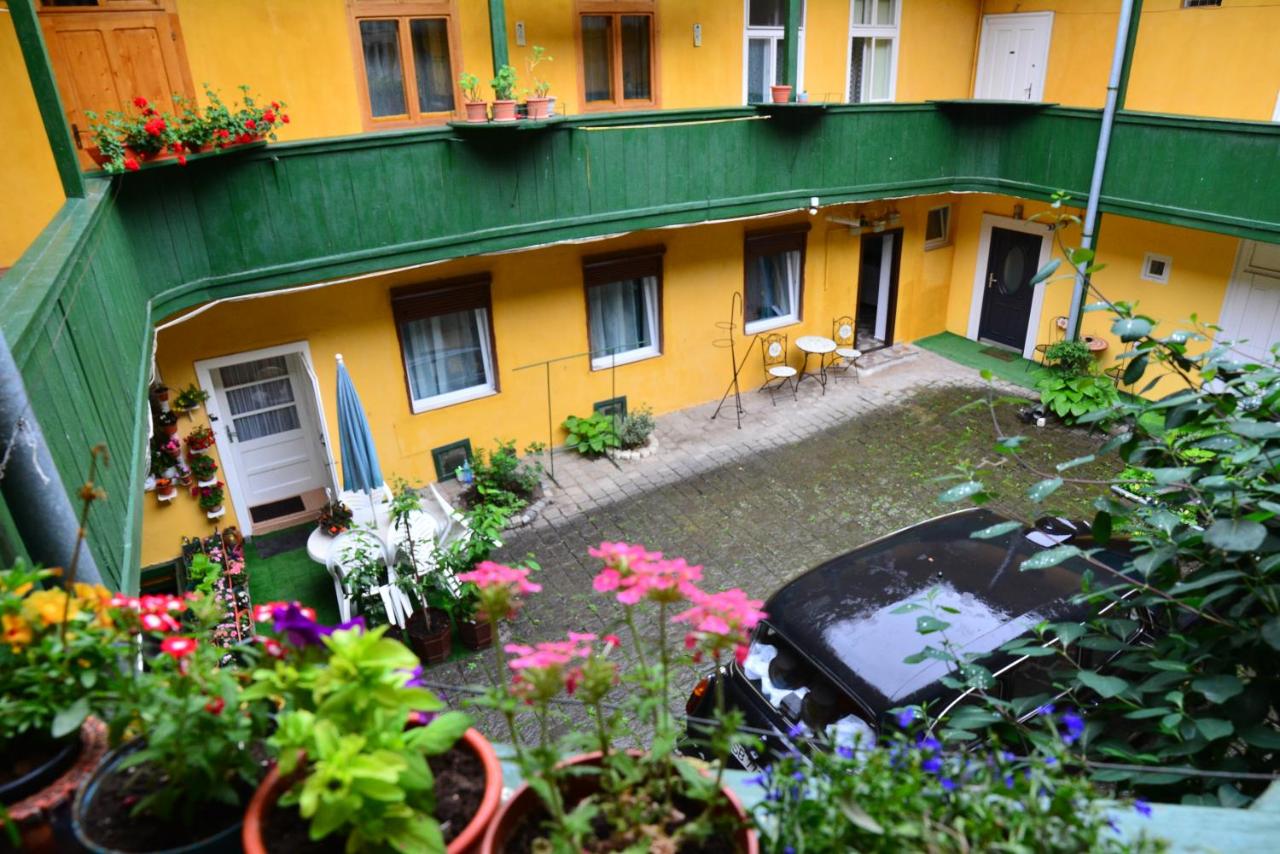 FLH - Best Location for Good Vibes - City Center - B&B
