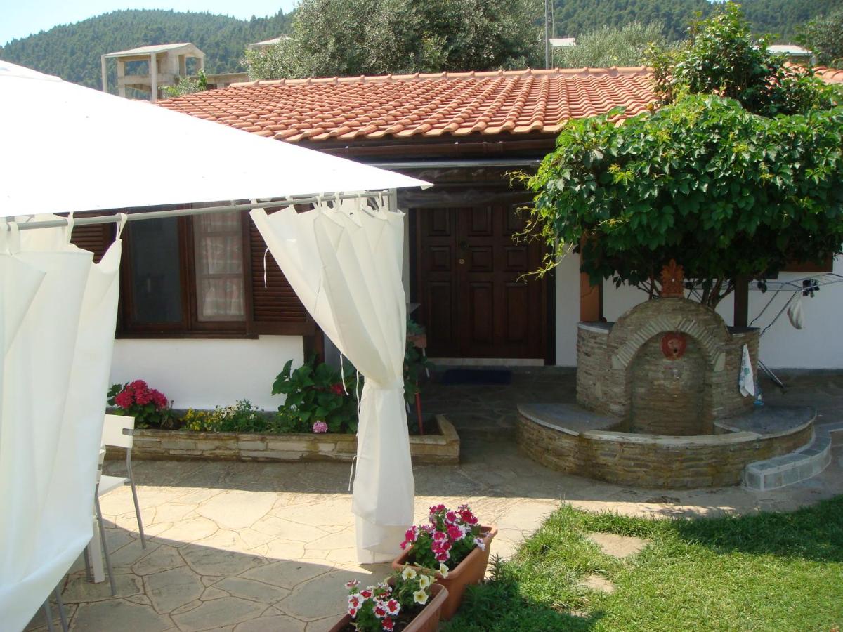 Jenny's Garden - Ferienwohnung Vourvourou