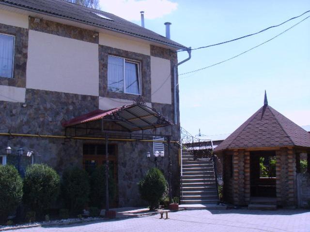 B&B Tchernivtsi - Dvorik - Bed and Breakfast Tchernivtsi