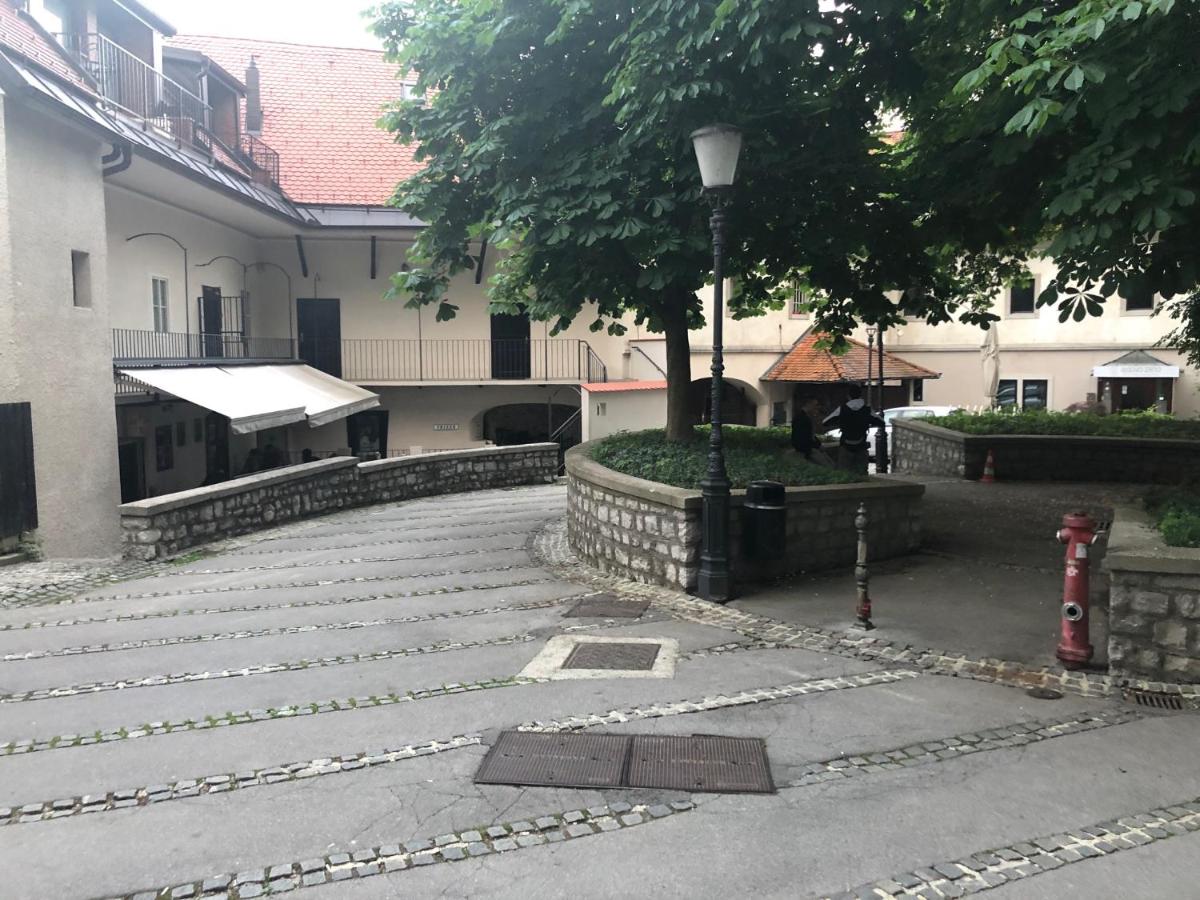 Birch central studio on main square - B&B