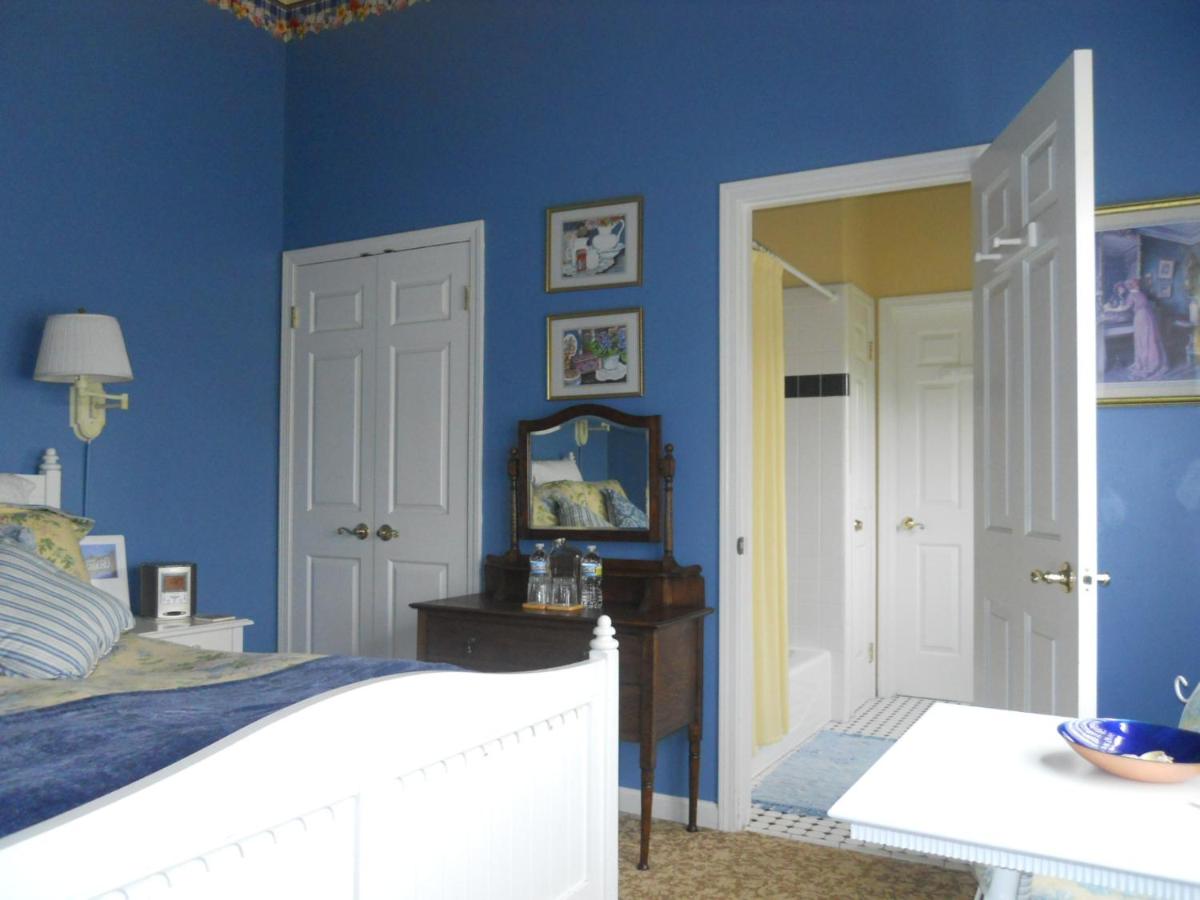 Queen Room with Garden View