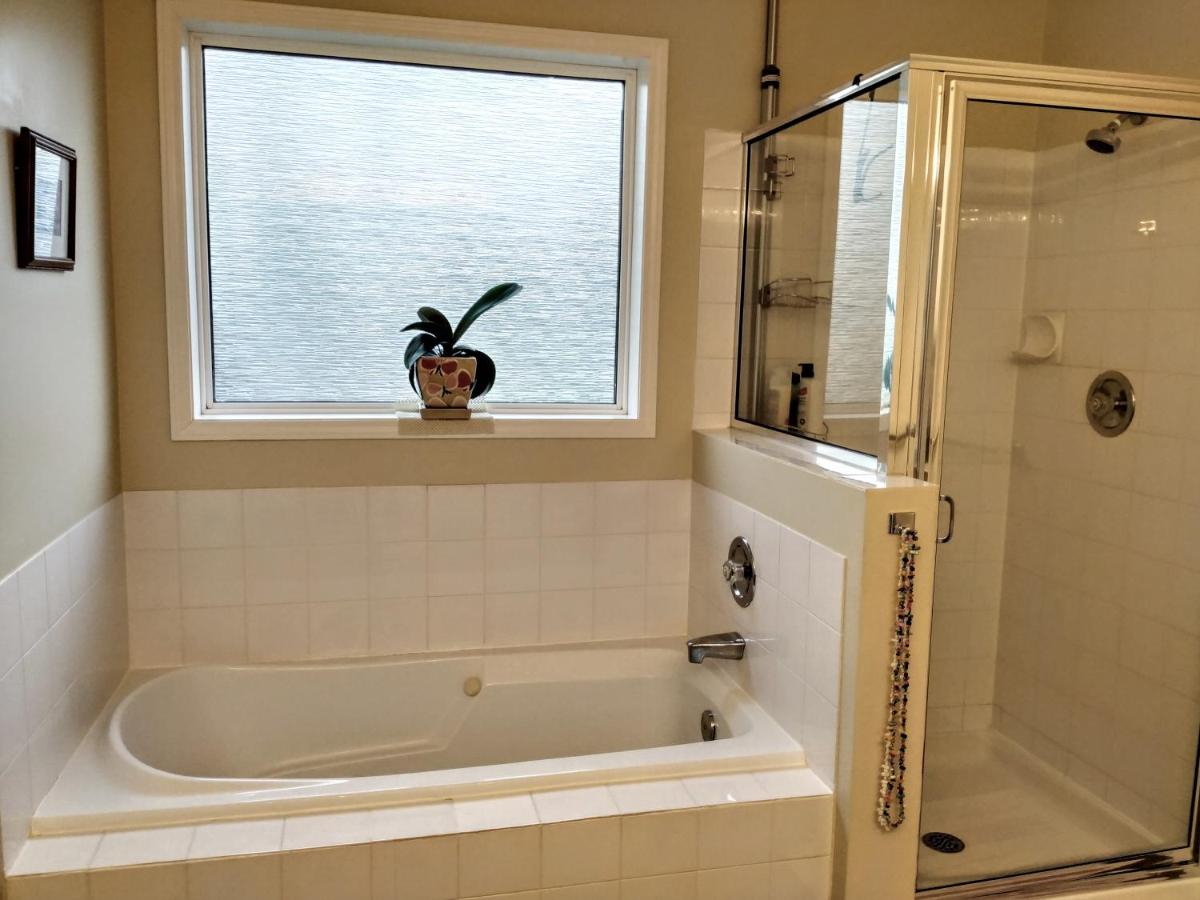 Suite with Hot Tub