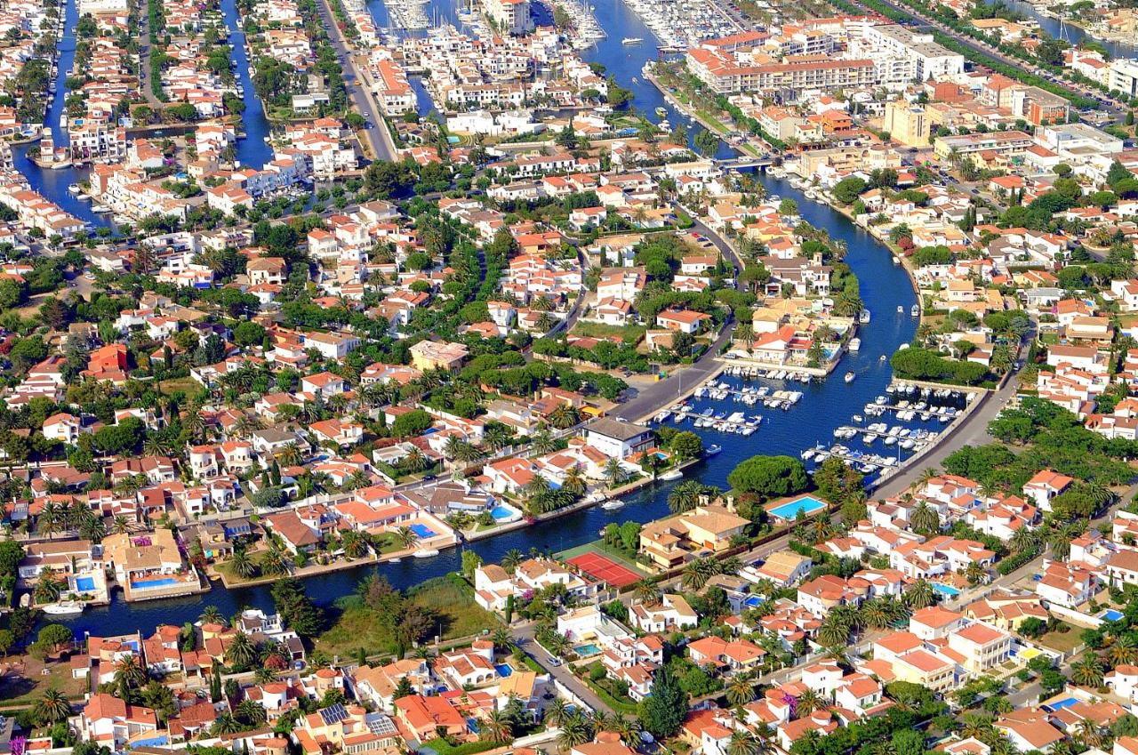 LEON INMO Villa El Barco - 10147 - Bed and Breakfast Empuriabrava
