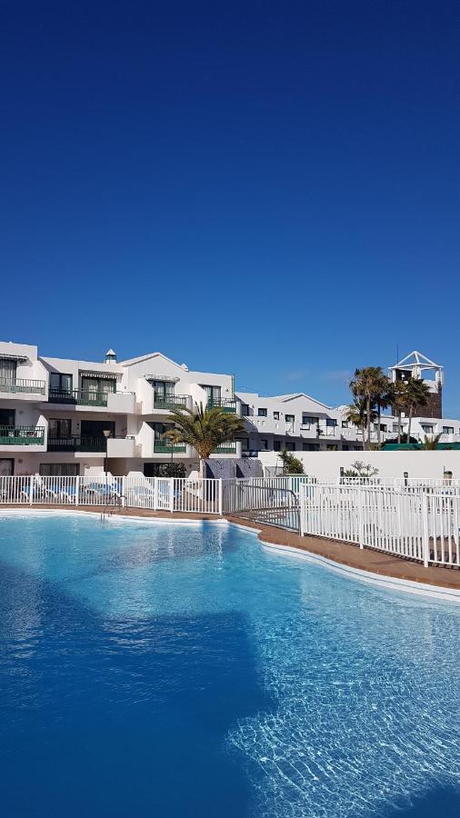 Lanzarote-Beach-Apartment, Las Cucharas Beach, Costa Teguise -- 1 MINUTE WALK FROM MAIN SQUARE, 35 METERS FROM BEACH - Ferienwohnung Costa Teguise