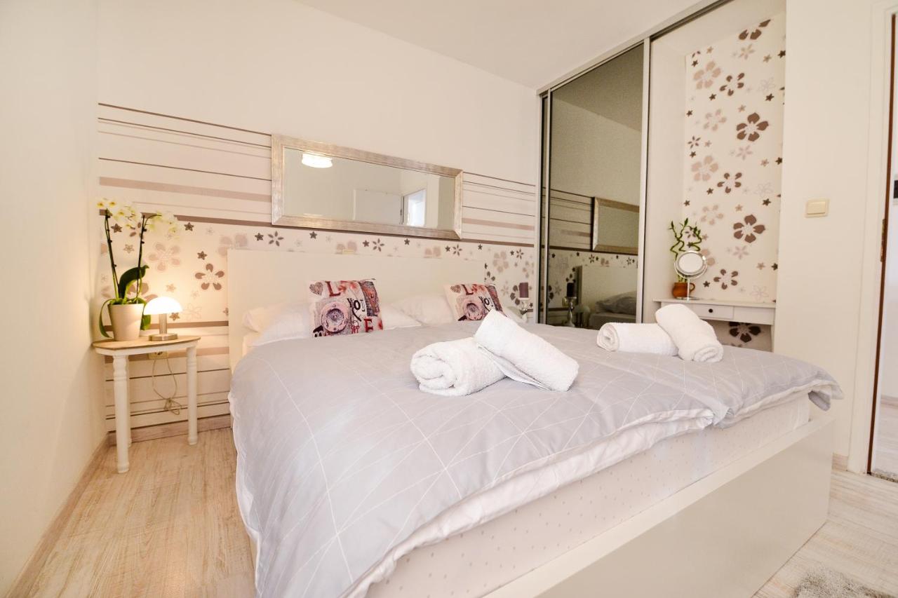 Superior One-Bedroom Apartment with Balcony and Sea VIew