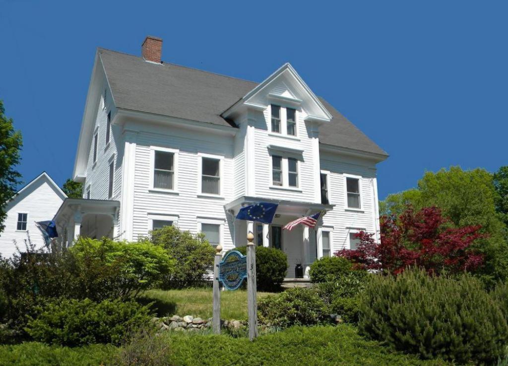 B&B Andover - Highland Lake Inn - Bed and Breakfast Andover