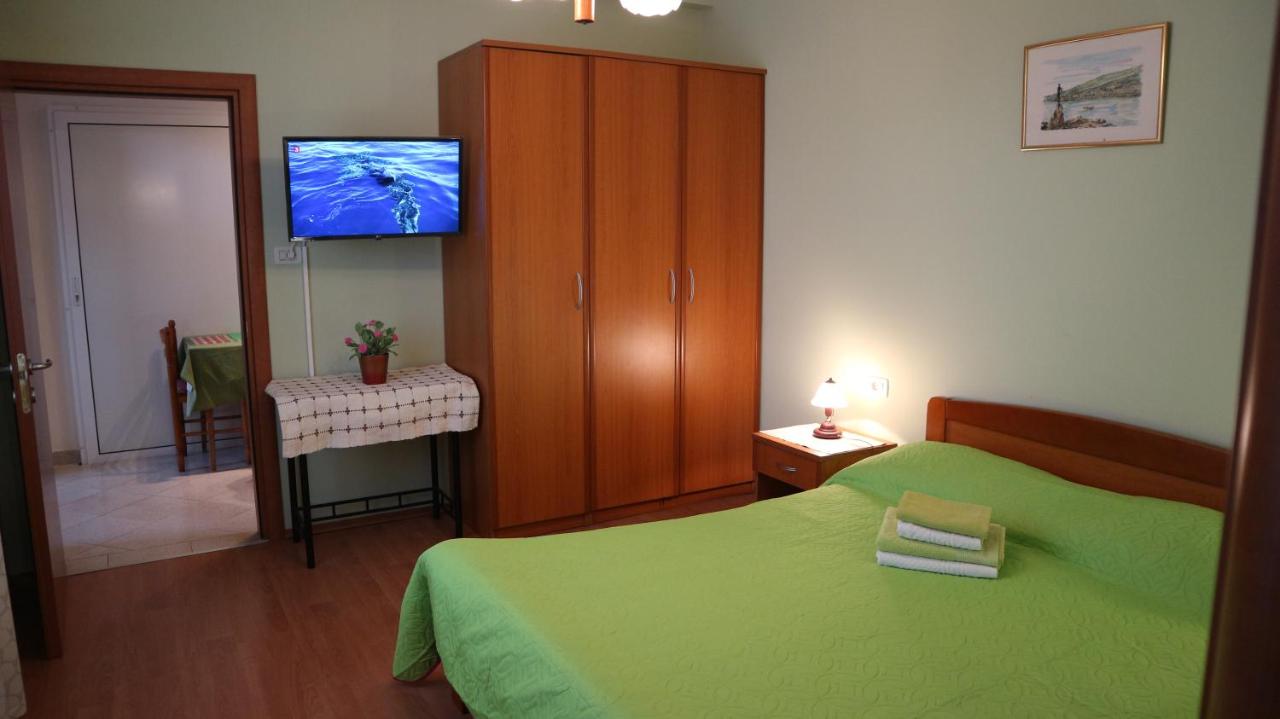 Comfort Two-Bedroom Apartment with Terrace and Sea View
