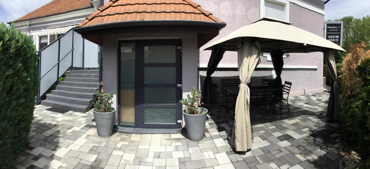 Varkerulet Apartman - B&B