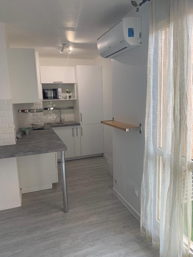 studio4 27m2 Terrasse Parking Piscine - B&B Saint-Laurent-du-Var