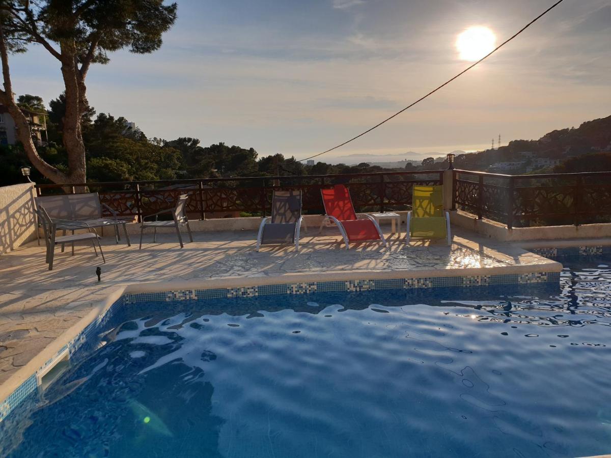B&B Marsella - Studio d'environ 20m2, piscine, vue mer, pour 2 personnes - Bed and Breakfast Marsella