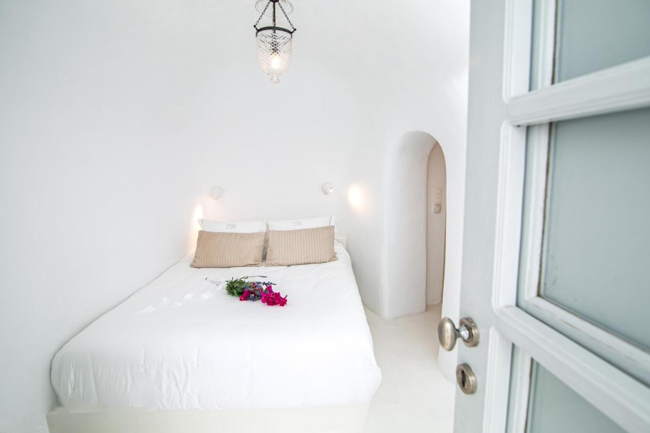Lily - Junior Cave Suite with Hot Tub and Caldera View