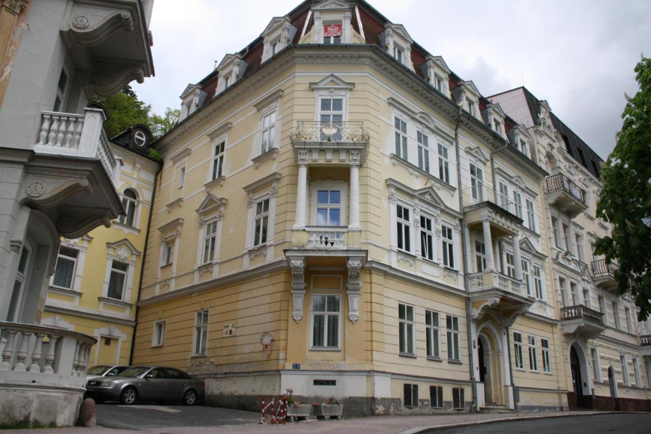 WITH LOVE Marienbad Ap . Anglicka - B&B