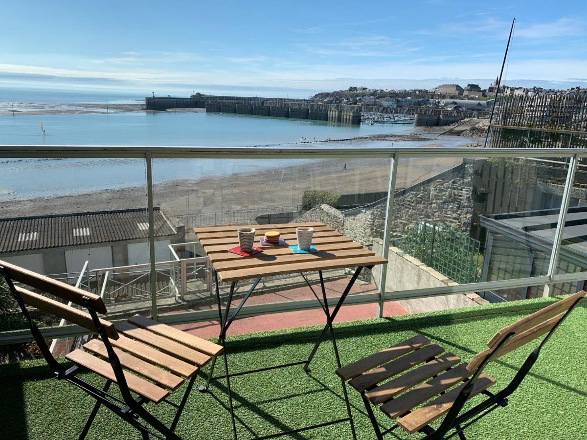 UN BALCON SUR LA MER, ACCES DIRECT A LA PLAGE - Ferienwohnung