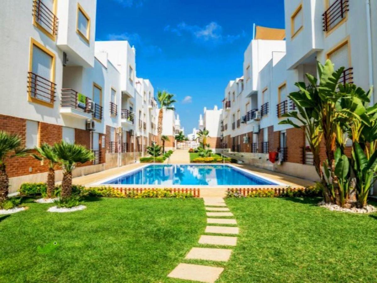 Best Located Apt - Fabulous Pool ! - Ferienwohnung