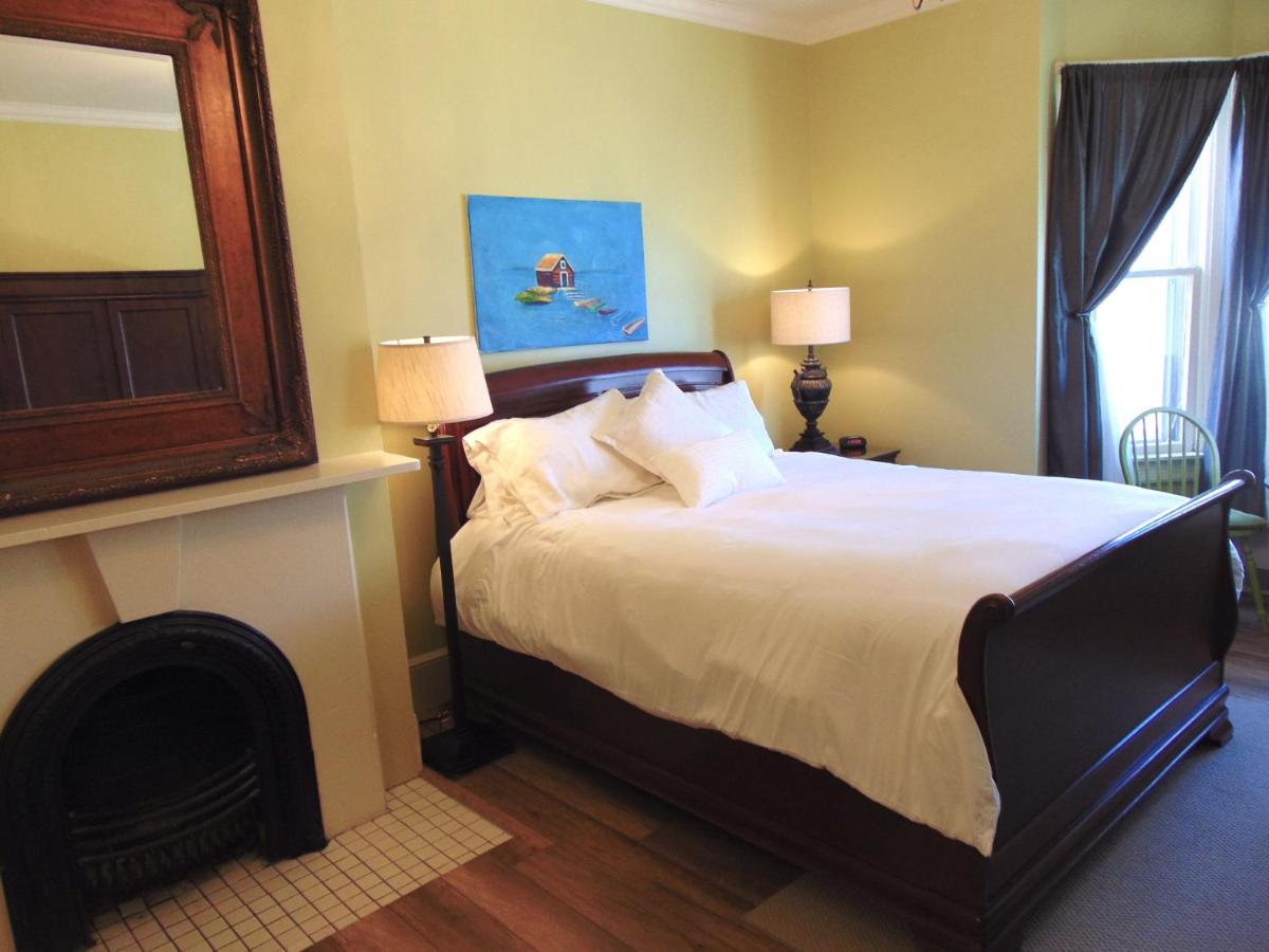 Queen Room with Spa Bath