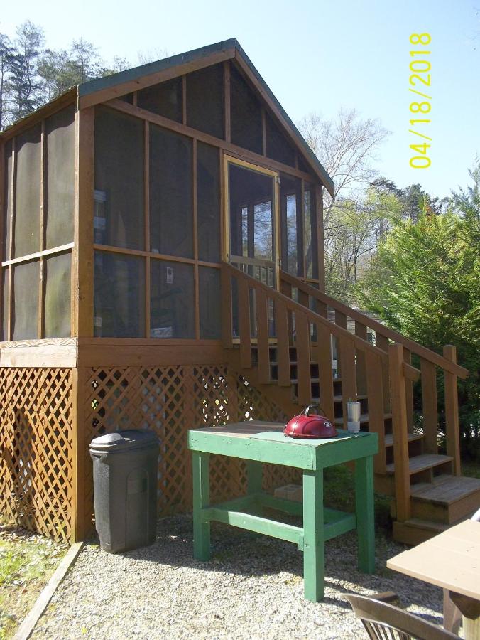 Cedar Cabin with River View