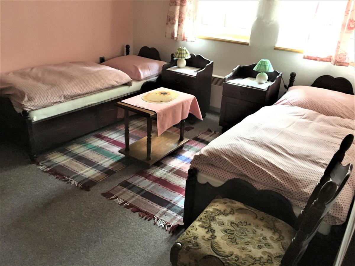 Zweibettzimmer mit Bad